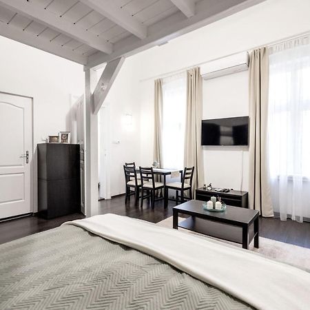 شقة Charming Downtown Hideaway Steps From New York Cafe! بودابست المظهر الخارجي الصورة