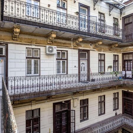 شقة Charming Downtown Hideaway Steps From New York Cafe! بودابست المظهر الخارجي الصورة