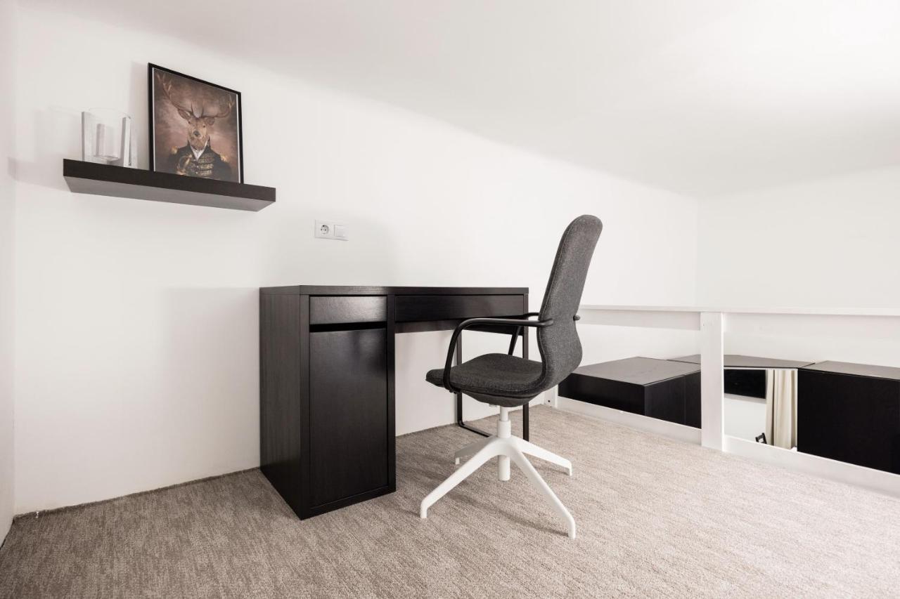 شقة Charming Downtown Hideaway Steps From New York Cafe! بودابست المظهر الخارجي الصورة