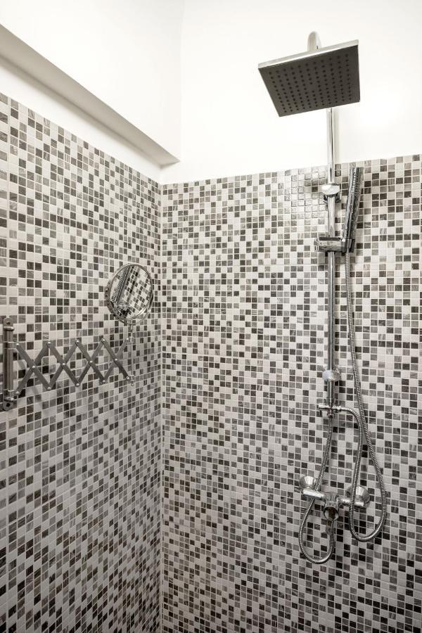 شقة Charming Downtown Hideaway Steps From New York Cafe! بودابست المظهر الخارجي الصورة