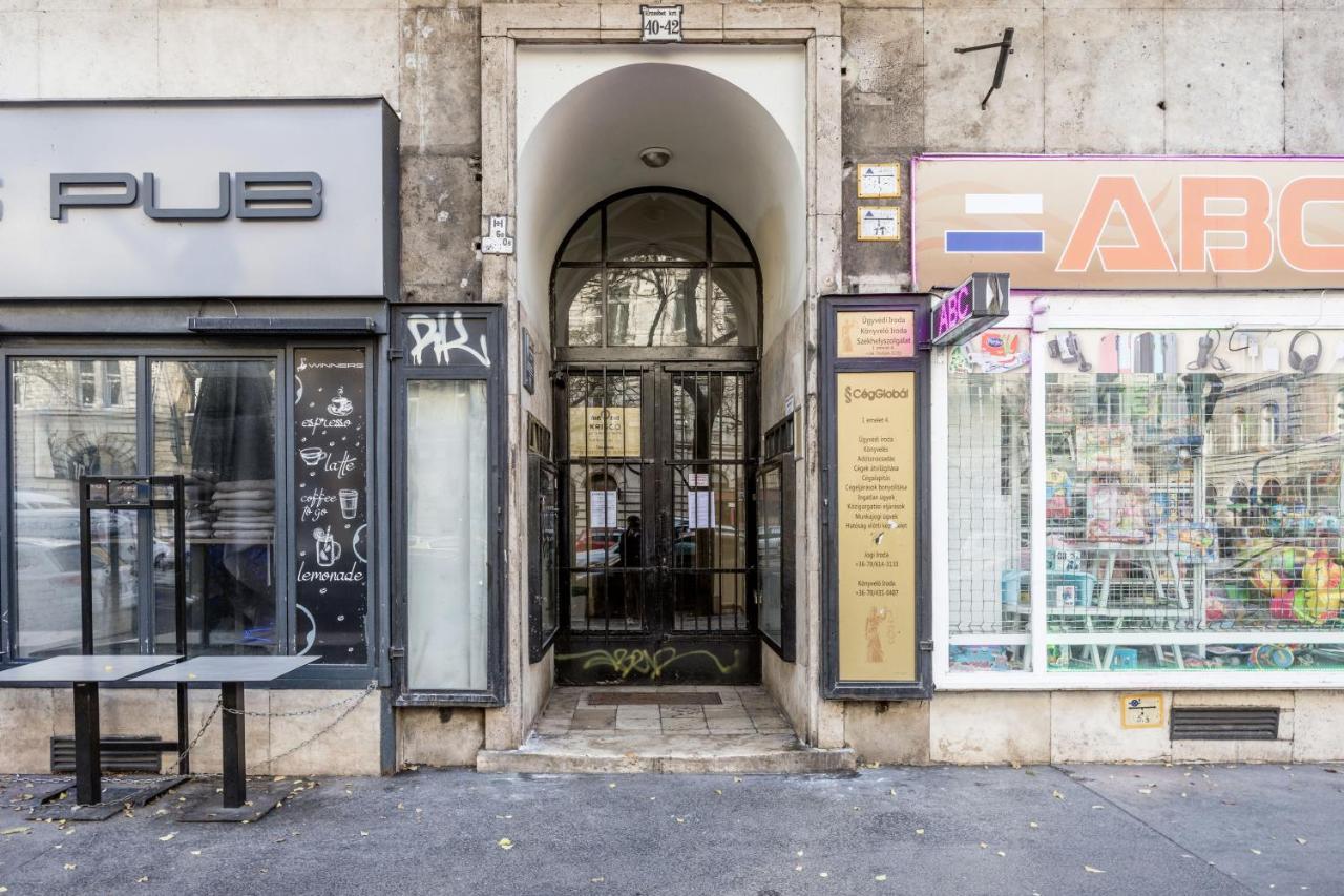 شقة Charming Downtown Hideaway Steps From New York Cafe! بودابست المظهر الخارجي الصورة